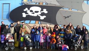 Gruppenfoto vom Familienausflug in die Spielstadt Wangerland