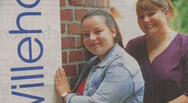 Veronika Czachowski und Klara Bruns (von links) nahmen an einer Umfrage für Jugendliche vom Papst Franziskus teil.