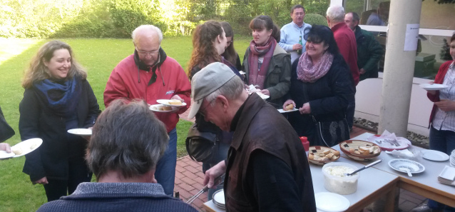 Gemütliches Beisammensein im Pfarrheim und Garten St. Marien